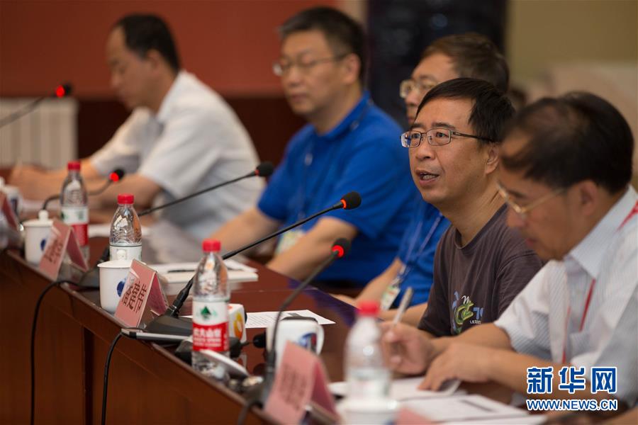 （科技）（1）量子卫星首席科学家潘建伟：中国正转变成未来信息技术的并跑者乃至领跑者